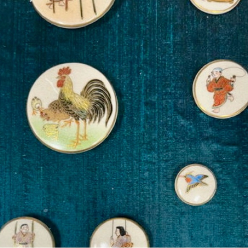 FRAMED SATSUMA PORCELAIN HAND PAINTED BUTTON COLLECTION - Picture 3 of 16